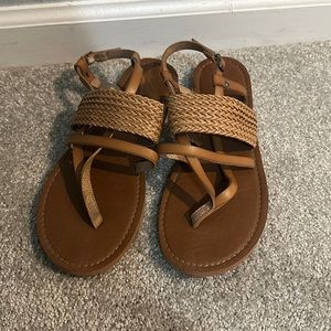 Women’s strappy sandals